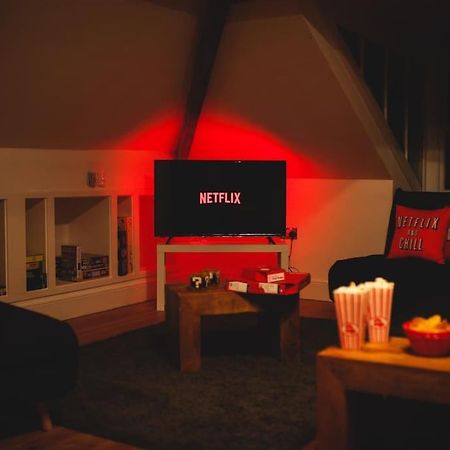 Games And Movies Lounge 7 Bed City Centre Apartment Newcastle-upon-Tyne Exteriör bild
