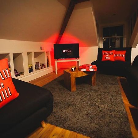 Games And Movies Lounge 7 Bed City Centre Apartment Newcastle-upon-Tyne Exteriör bild