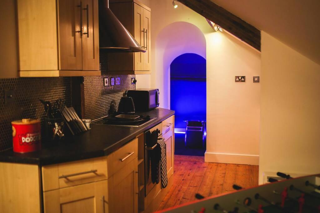 Games And Movies Lounge 7 Bed City Centre Apartment Newcastle-upon-Tyne Exteriör bild