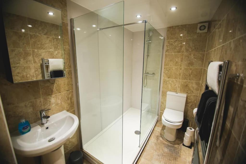 Games And Movies Lounge 7 Bed City Centre Apartment Newcastle-upon-Tyne Exteriör bild