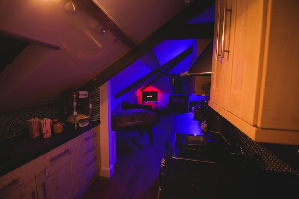 Games And Movies Lounge 7 Bed City Centre Apartment Newcastle-upon-Tyne Exteriör bild