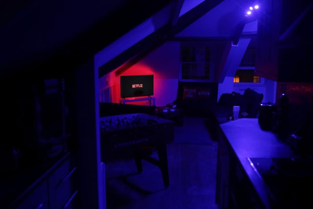 Games And Movies Lounge 7 Bed City Centre Apartment Newcastle-upon-Tyne Exteriör bild