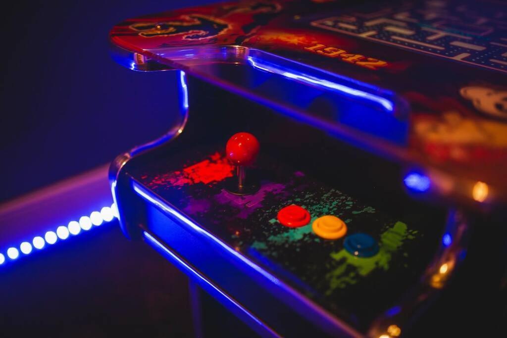 Games And Movies Lounge 7 Bed City Centre Apartment Newcastle-upon-Tyne Exteriör bild