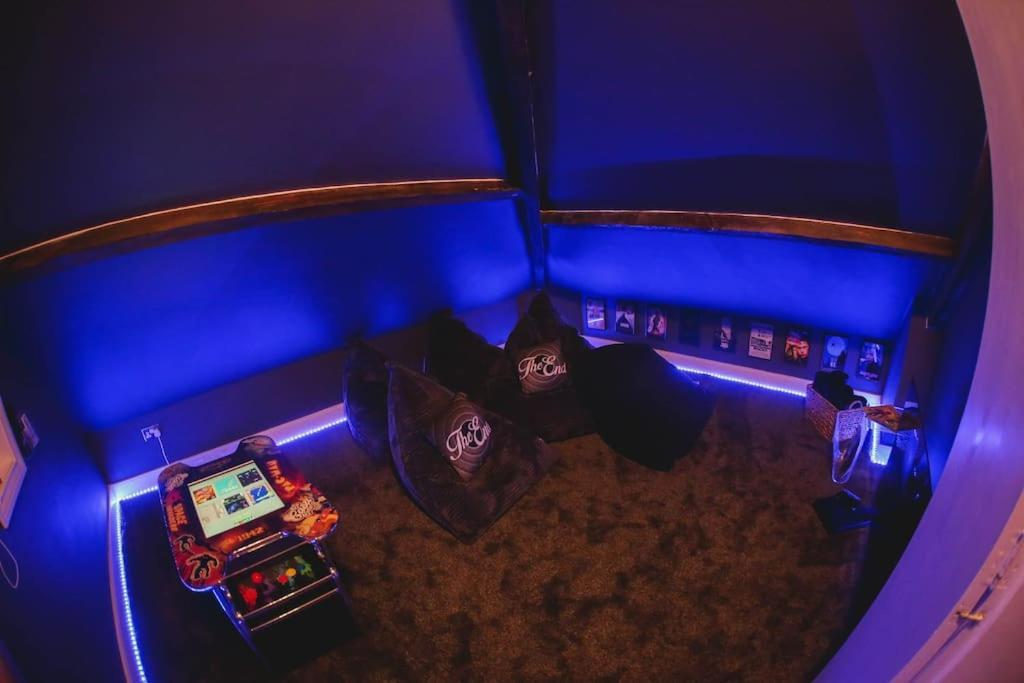 Games And Movies Lounge 7 Bed City Centre Apartment Newcastle-upon-Tyne Exteriör bild