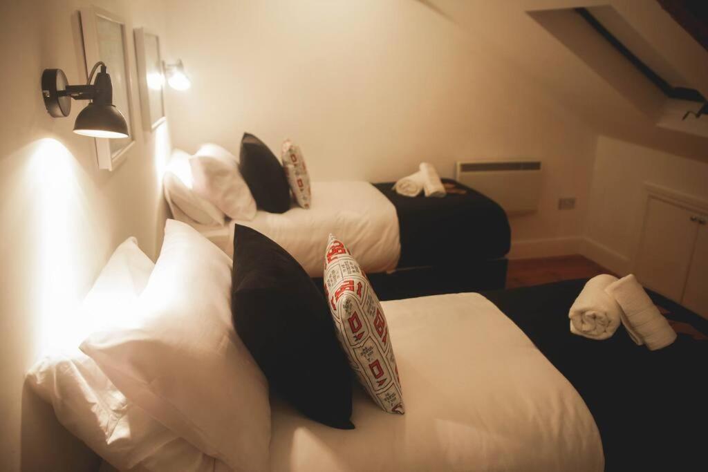 Games And Movies Lounge 7 Bed City Centre Apartment Newcastle-upon-Tyne Exteriör bild